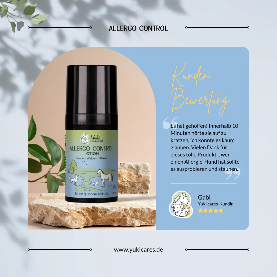 Eine Flasche Allergie-Kontroll-Lotion für Tiere steht auf einem Stein, daneben eine positive Kundenbewertung.