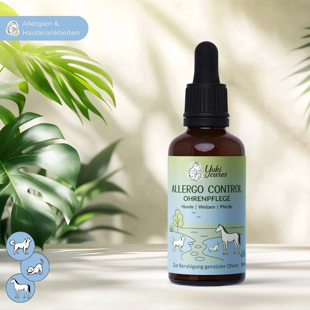 Eine Flasche "Allergo Control Ohrenpflege" für Hunde, Welpen und Pferde steht neben grünen Blättern auf einem Tisch.