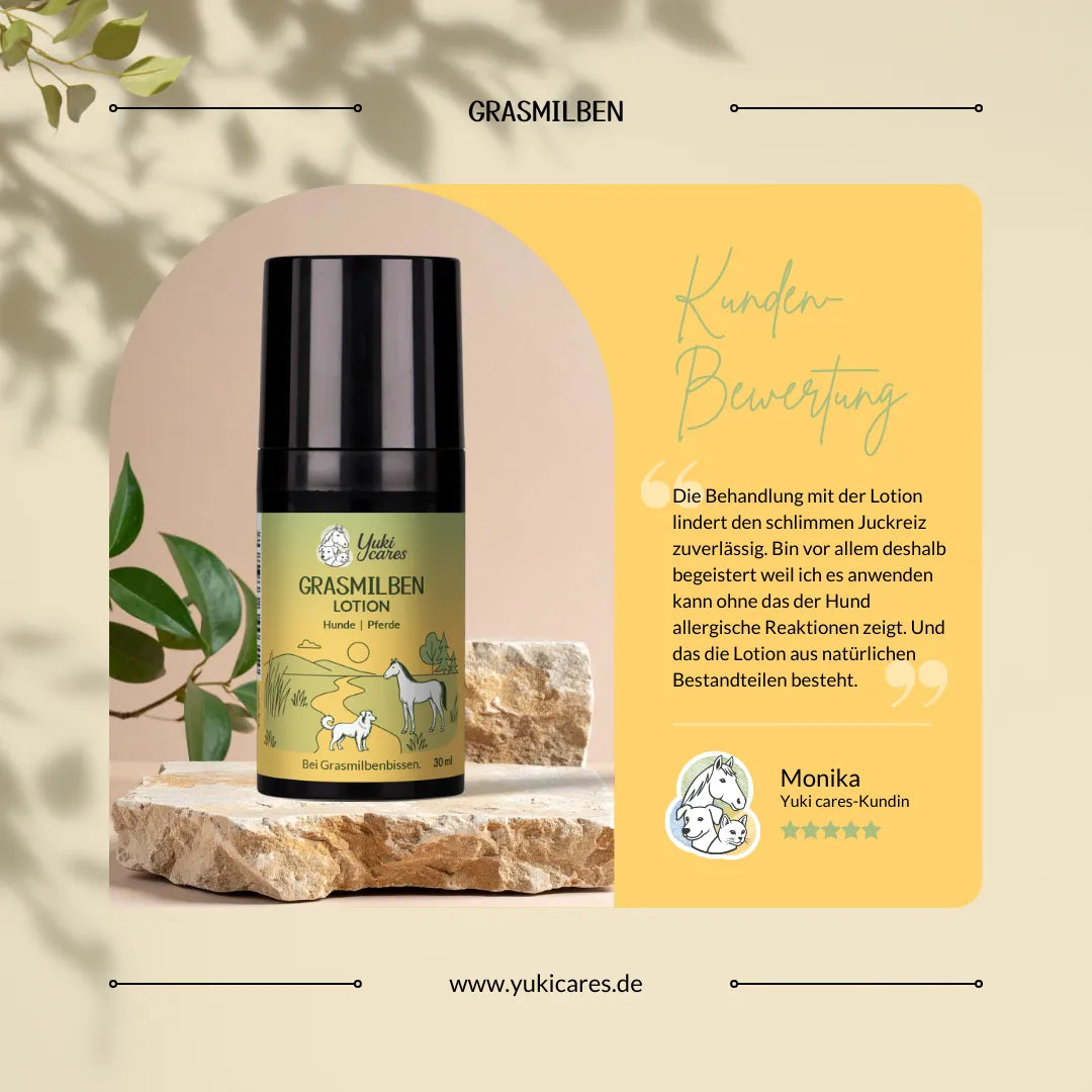 Eine Gras­milben­-Lotion steht auf einem Stein neben Pflanzen, begleitet von einer Kundenbewertung über ihre Wirksamkeit.