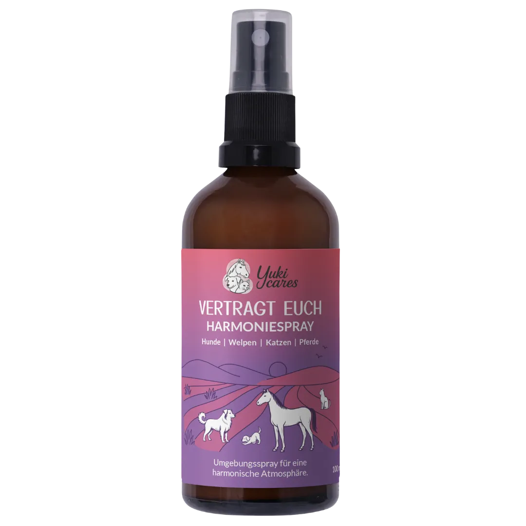 Braune Flasche mit rosa Etikett zeigt ein Harmoniespray für Hunde, Welpen, Katzen und Pferde von Yuki Cares.