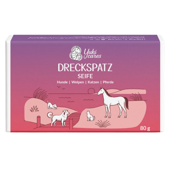 Die Verpackung der Dreckspatz-Seife zeigt ein idyllisches Ufermotiv mit Hund, Katze und Pferd in einer lila-roten Abendstimmung.