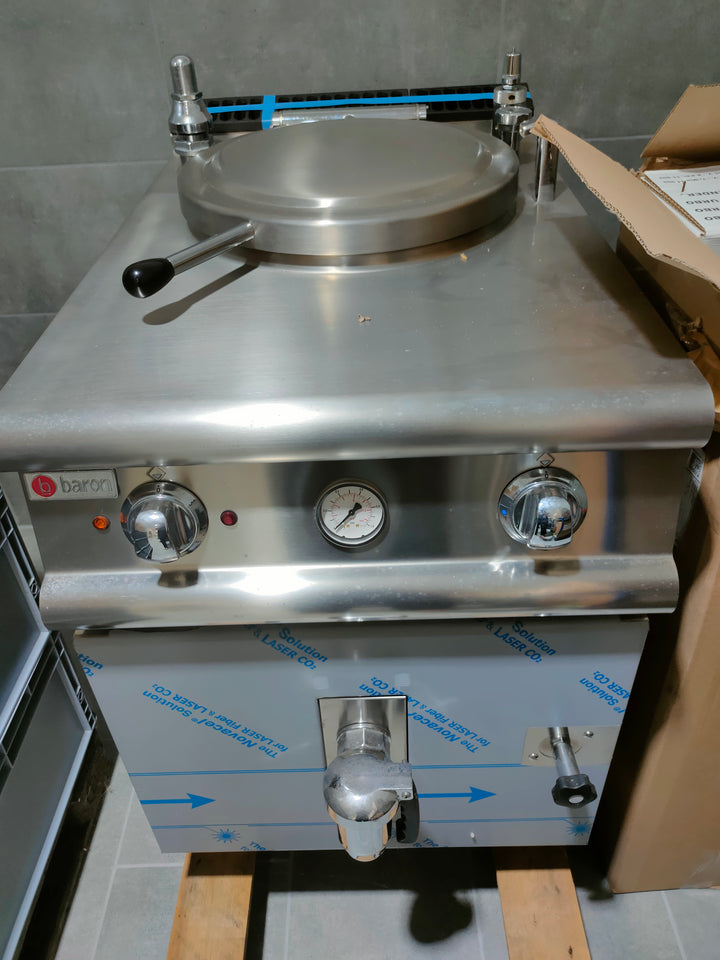Baron PEI92-10Q Elektro-Kochkessel 50 Liter mit Dynamic Kesselhalterung und Mixstab – gebraucht, Baujahr 2021