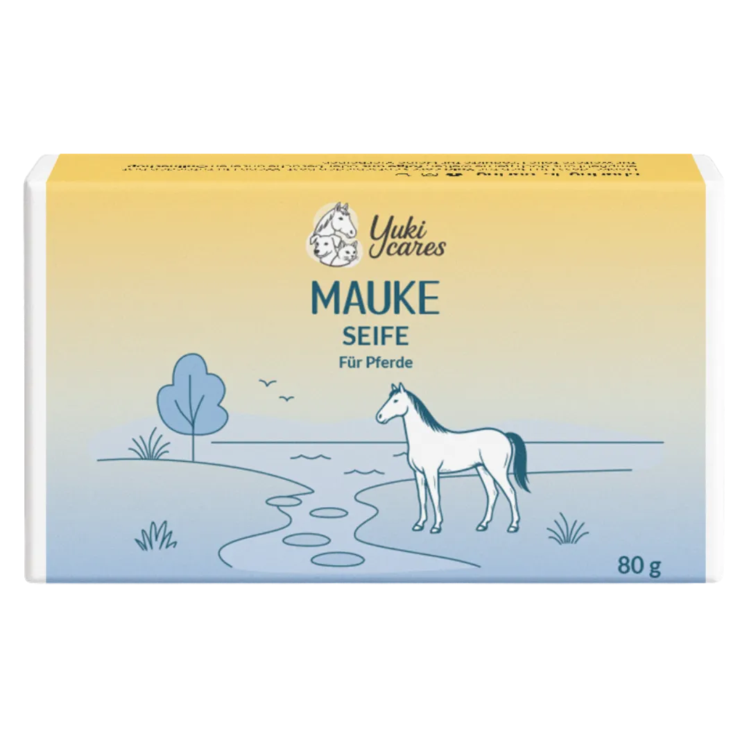 Eine Verpackung für Mauke-Seife von Yuki Cares zeigt ein illustriertes Pferd in einer Landschaft mit Fluss und Bäumen.