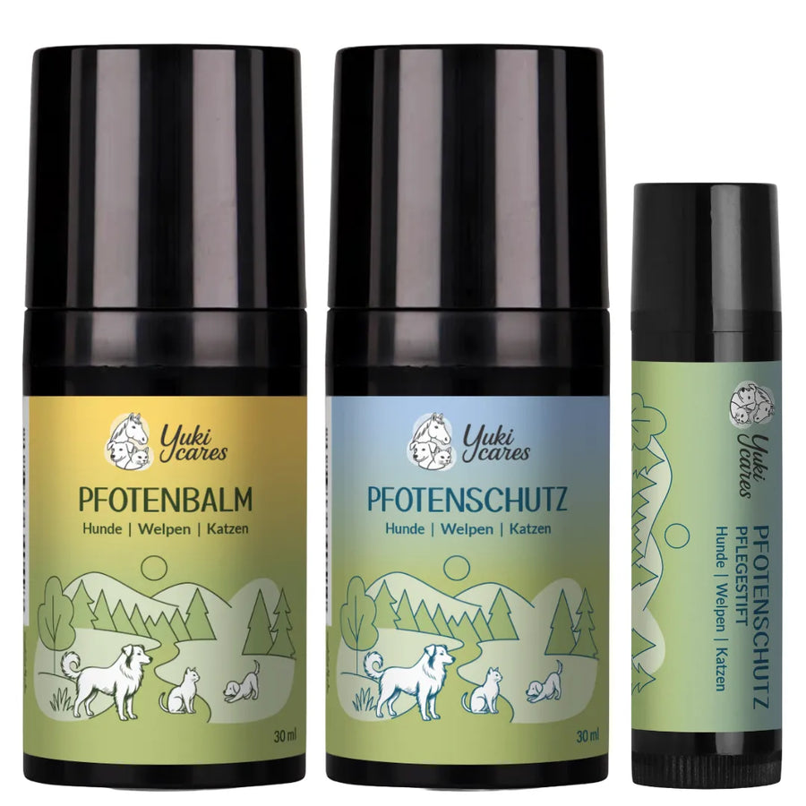 Drei Flaschen mit Pflegeprodukten für Haustiere, darunter Pfotenbalsam und Pfotenschutz, stehen auf einem weißen Hintergrund.