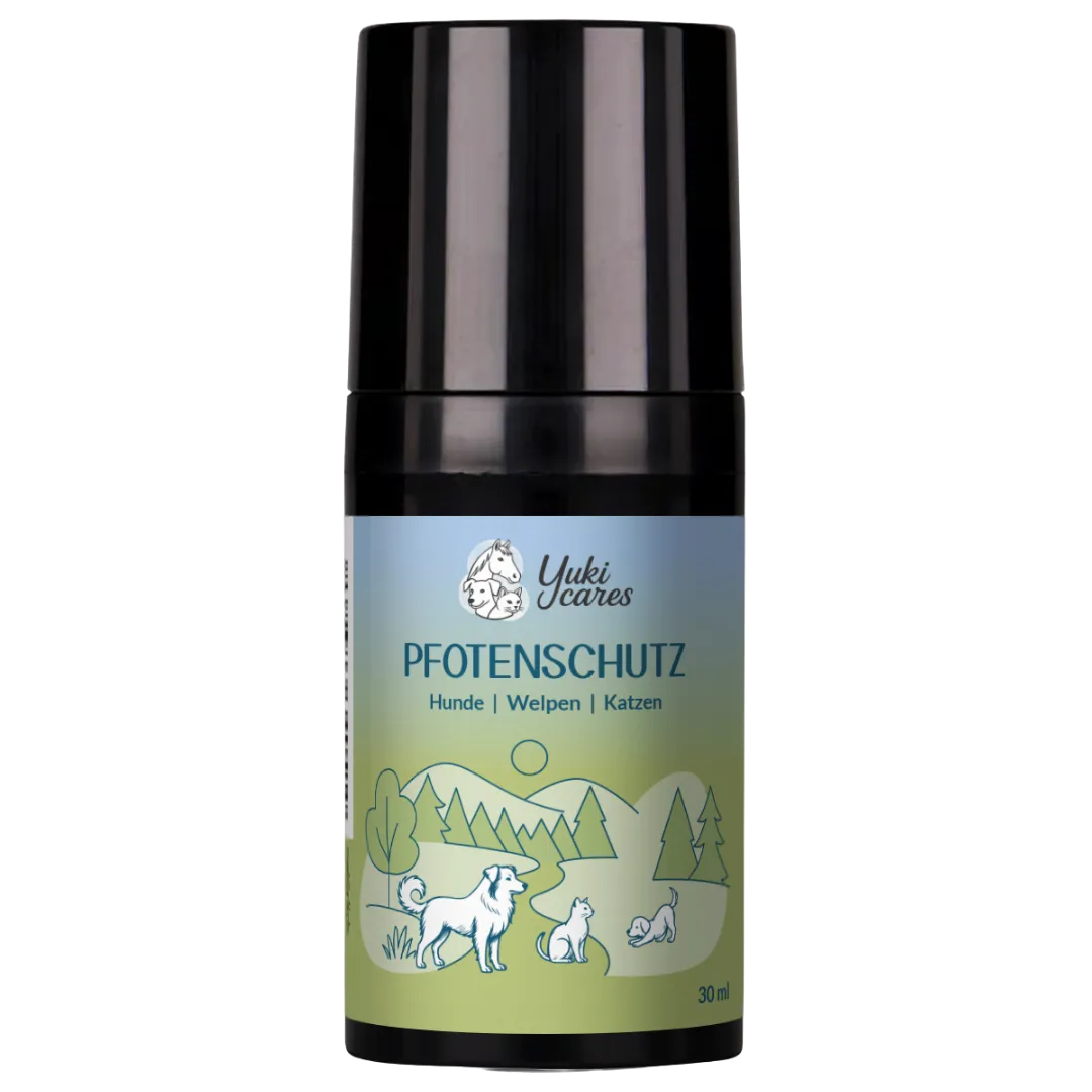 Eine Flasche mit "Pfotenschutz" von Yuki Cares zeigt Illustrationen von Hund, Welpe und Katze vor einer Waldlandschaft.